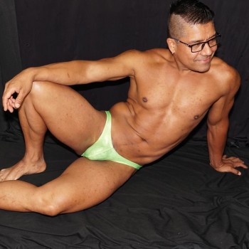 Micro Slip de trasero pequeño para mostrar gluteos color verde fluor brillante