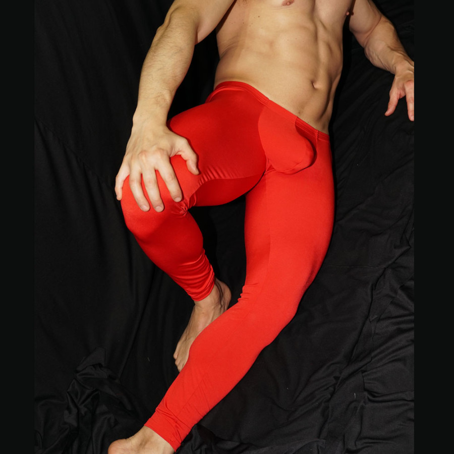 Calza larga marcadora de paquete y culo. color rojo