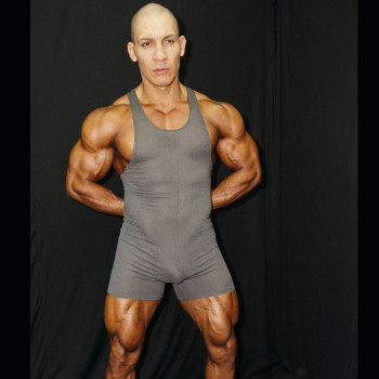 Venta en linea y a precios oferta de Body  luchador hecho de malla gris, perfecto para lucha libre o cualquier otro deporte