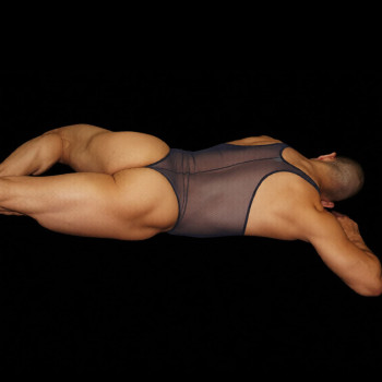 Venta en linea de body sutien de tul azul Marino., visto de espalda acostado